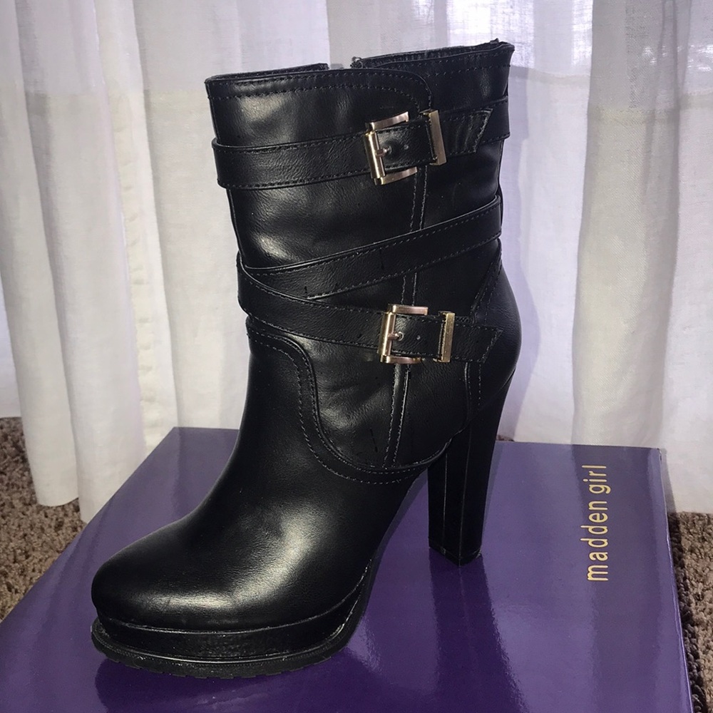 Madden Girl Black leather boots with buckles